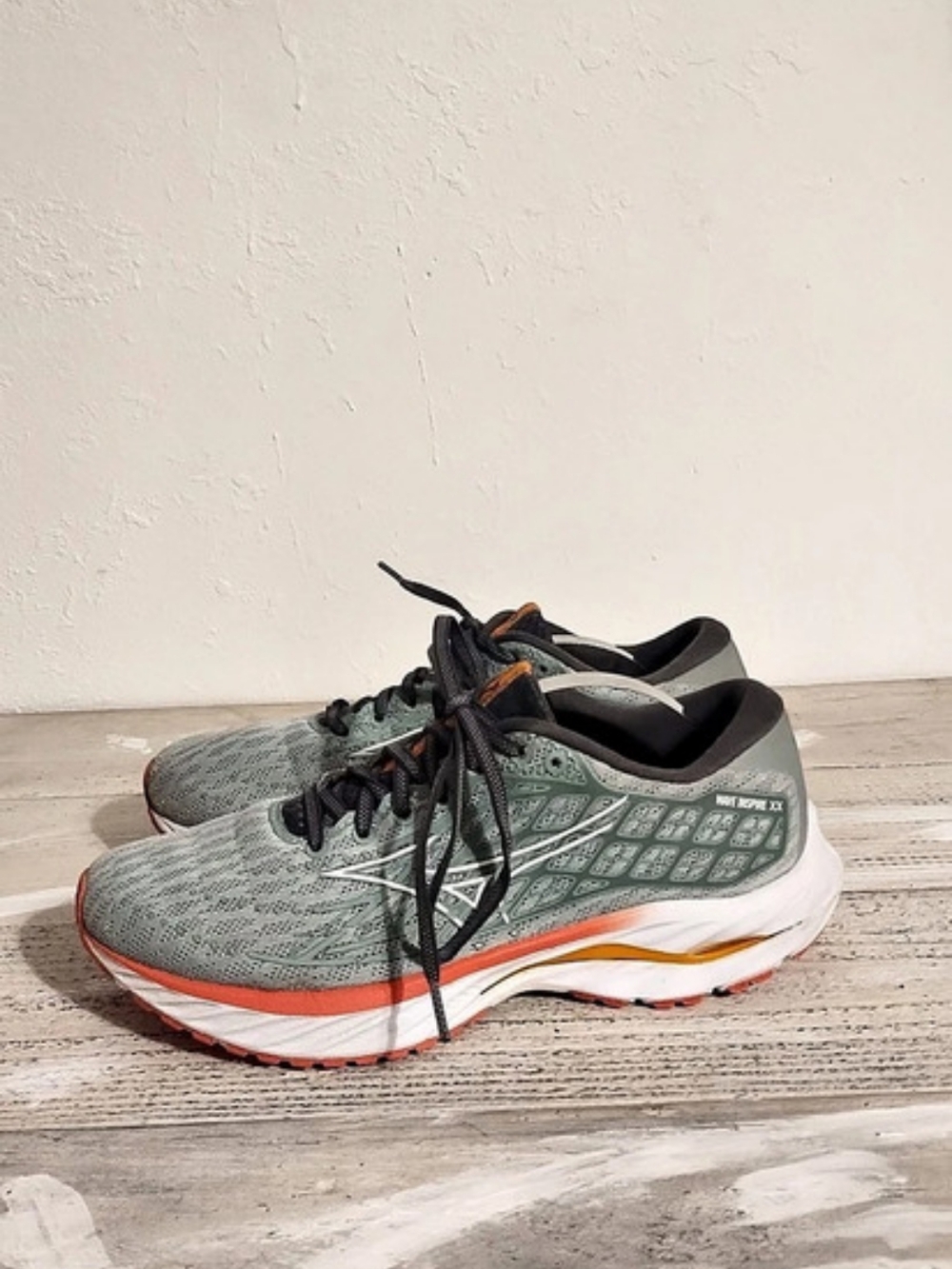 Mizuno U.S.A Women's size 9.5 Wave Inspire 20 (UK women's size 7 )